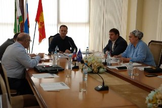 Магас обсуждает обеспечение школ учебниками и капитальный ремонт образовательных учреждений